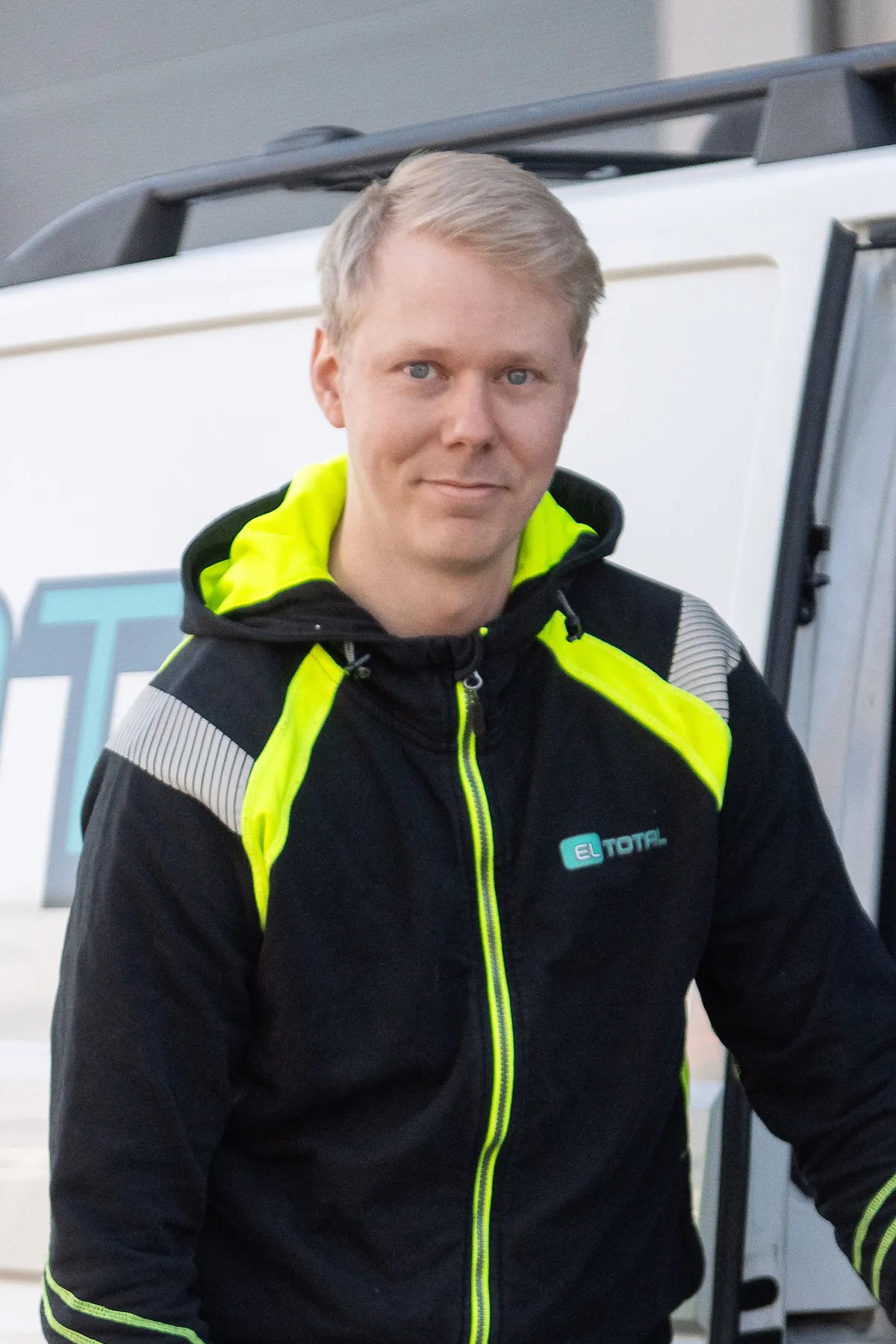 El total kontakta Viktor Rissanen, Elektriker/Projektledare